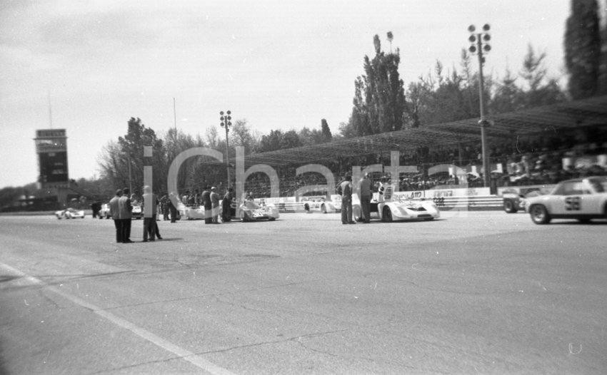 Fotografia d epoca originale 1971 MONZA Autodromo 1000 Chilometri schieramento di partenza NEGATIVO ORIGINALE 1
