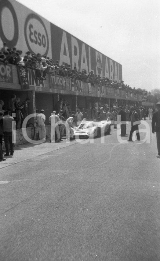 Fotografia d epoca originale 1971 MONZA Autodromo 1000 Chilometri Porsche 917K al box NEGATIVO ORIGINALE 3 1