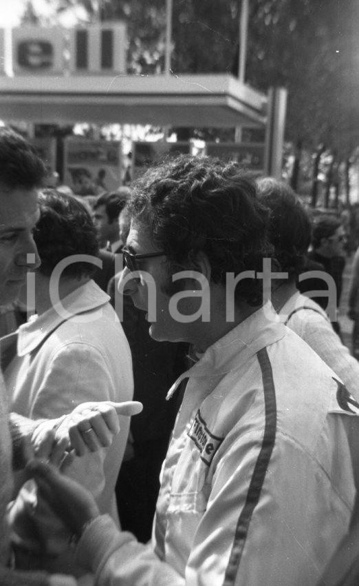 Fotografia d epoca originale 1971 MONZA Autodromo 1000 Chilometri Nino VACCARELLA al box NEGATIVO ORIGINALE 2 1