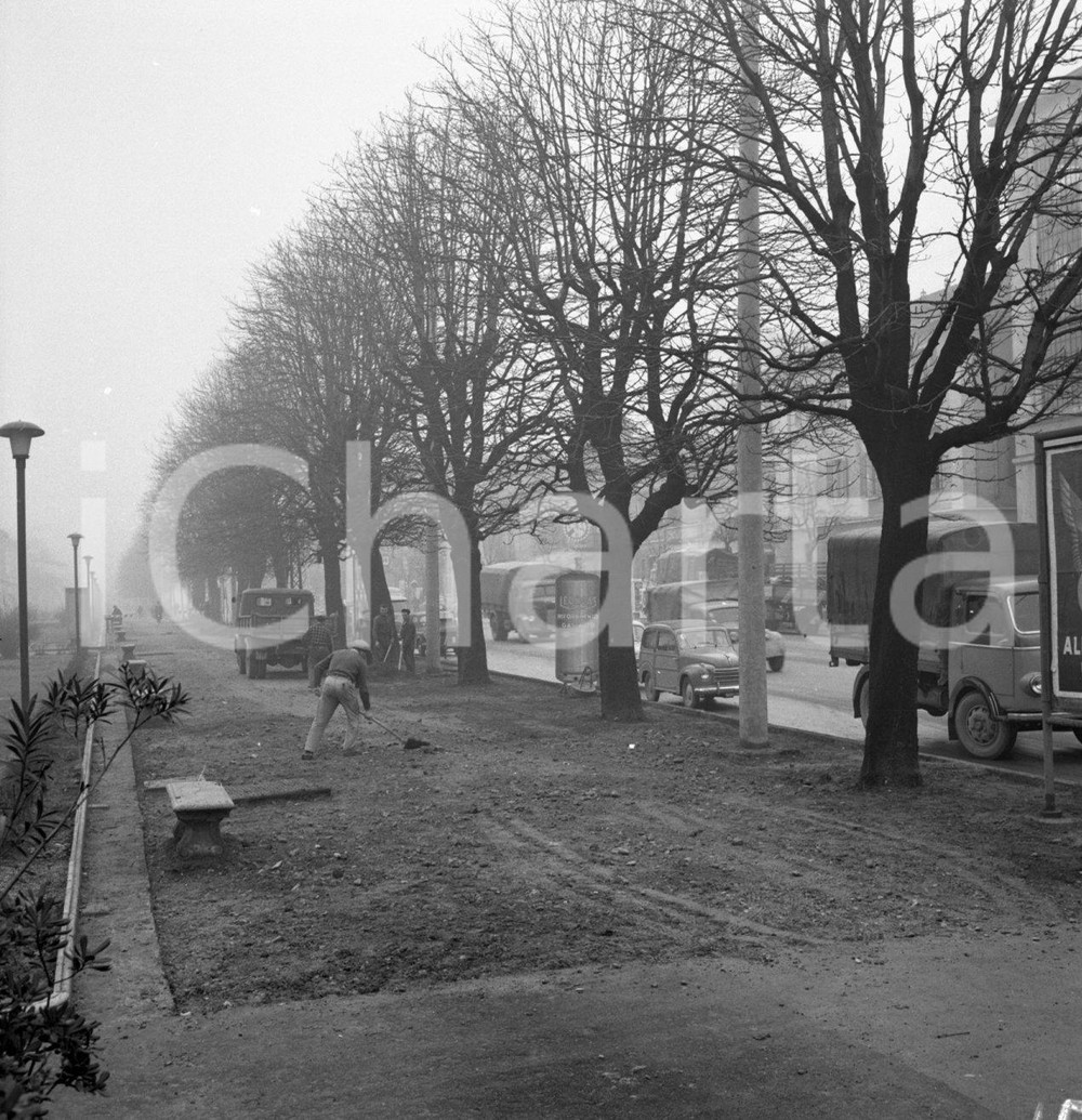 Fotografia d epoca originale 1958 BRESCIA Via XX Settembre  Lavori marciapiedi e giardini NEGATIVO ORIGINALE 1