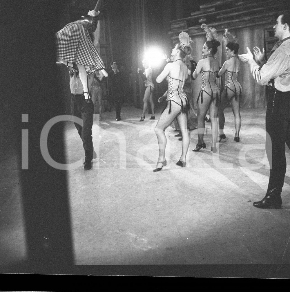 Fotografia d epoca originale 1953 BRESCIA Ballerine avanspettacolo al Cineteatro ODEON NEGATIVO ORIGINALE 5 1