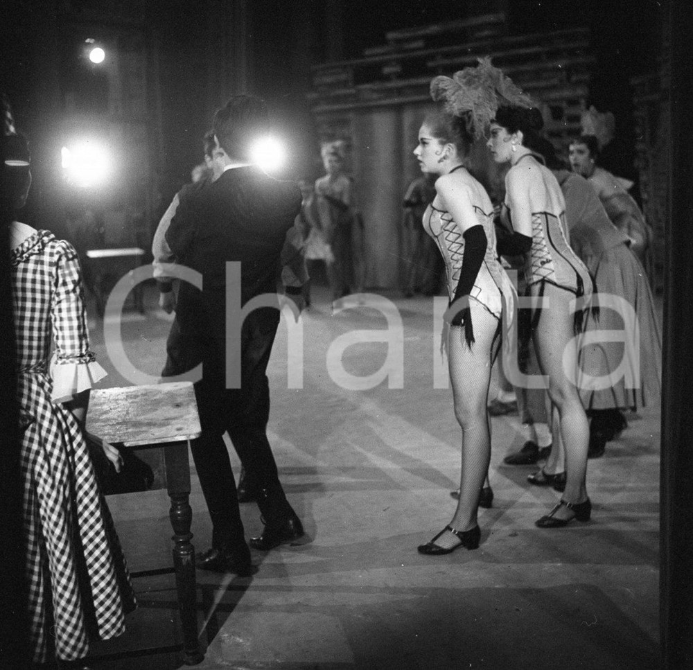 Fotografia d epoca originale 1953 BRESCIA Ballerine avanspettacolo al Cineteatro ODEON NEGATIVO ORIGINALE 3 1