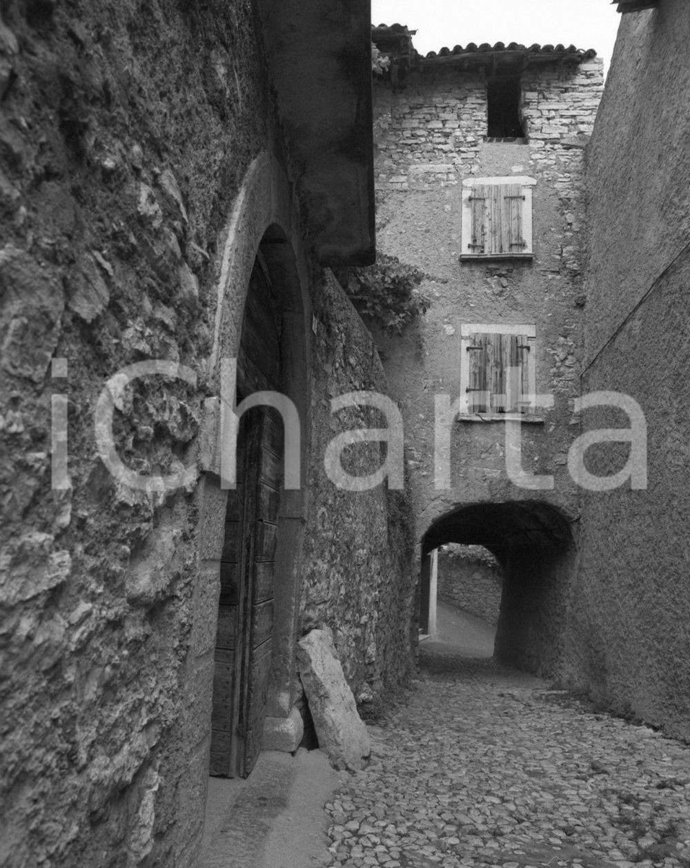 Fotografia d epoca originale 1955 TIGNALE Borgo di PIOVERE BS Vicolo e portico NEGATIVO ORIGINALE 1