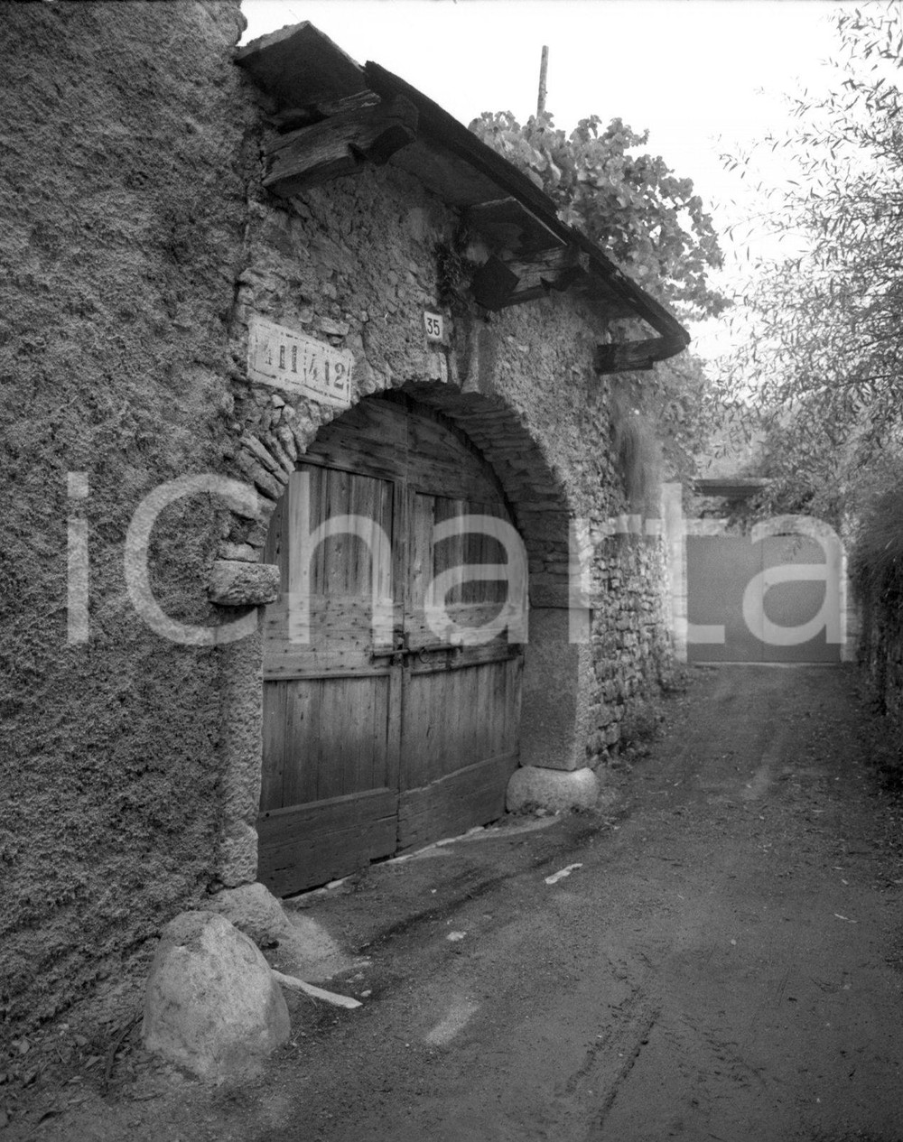 Fotografia d epoca originale 1955 TIGNALE Borgo di PIOVERE BS Portone di ingresso NEGATIVO ORIGINALE 1