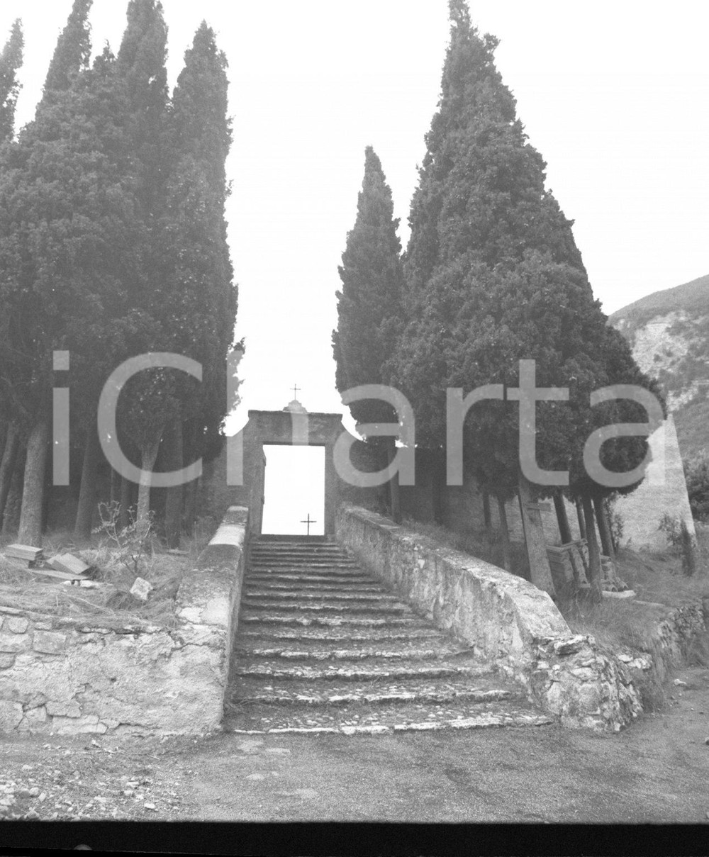 Fotografia d epoca originale 1955 TIGNALE Borgo di PIOVERE BS Scalinata del Cimitero NEGATIVO ORIGINALE 3 1