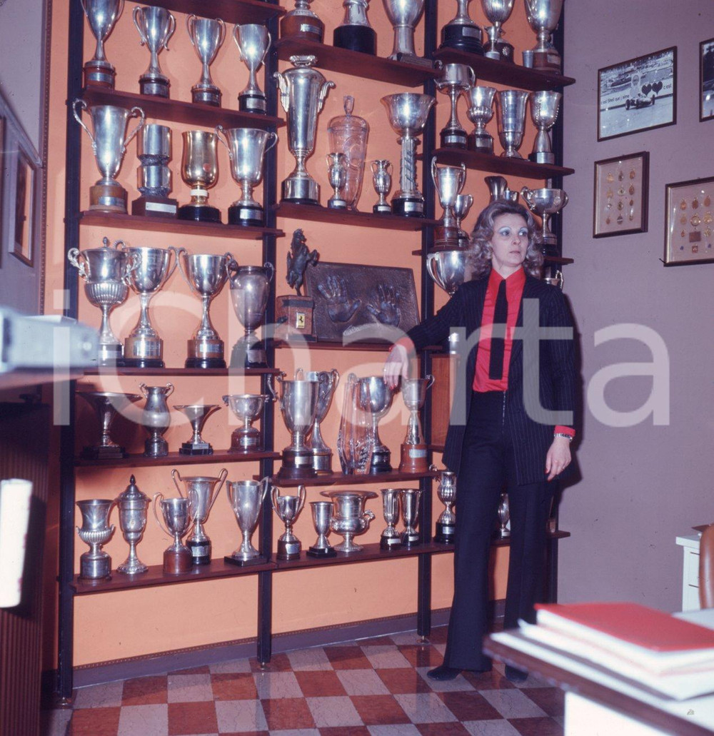 Fotografia d epoca originale 1970 ca MILANO Casa di Lorenzo BANDINI Margherita FREDDI  DIAPOSITIVA 1