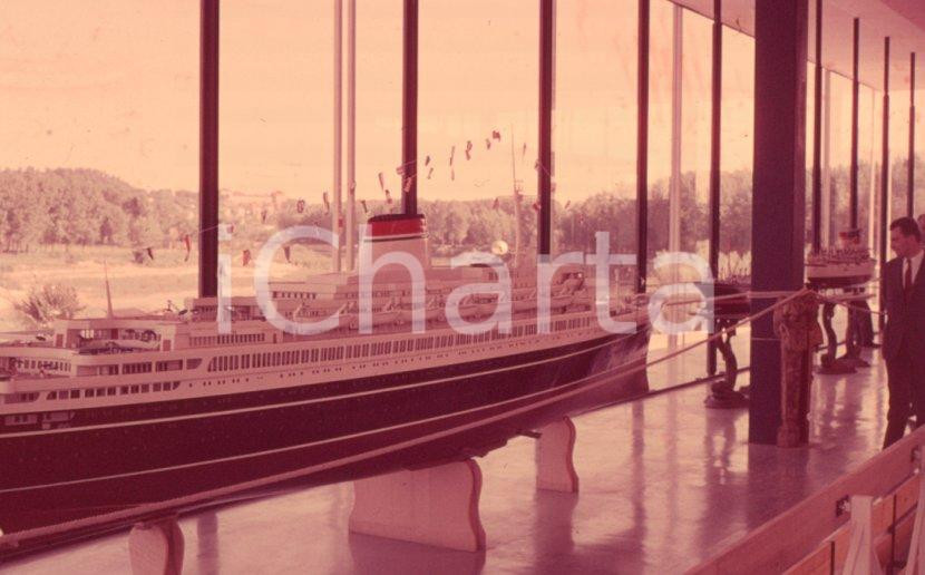 Fotografia d epoca originale 1961 TORINO Italia 61 modelli di transatlantici in esposizione NEGATIVO ORIG. 1