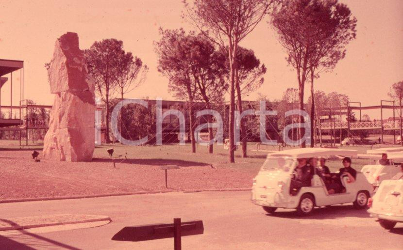 Fotografia d epoca originale 1961 TORINO Italia 61 navette tra gli stand dell esposizione NEGATIVO ORIGINALE 1