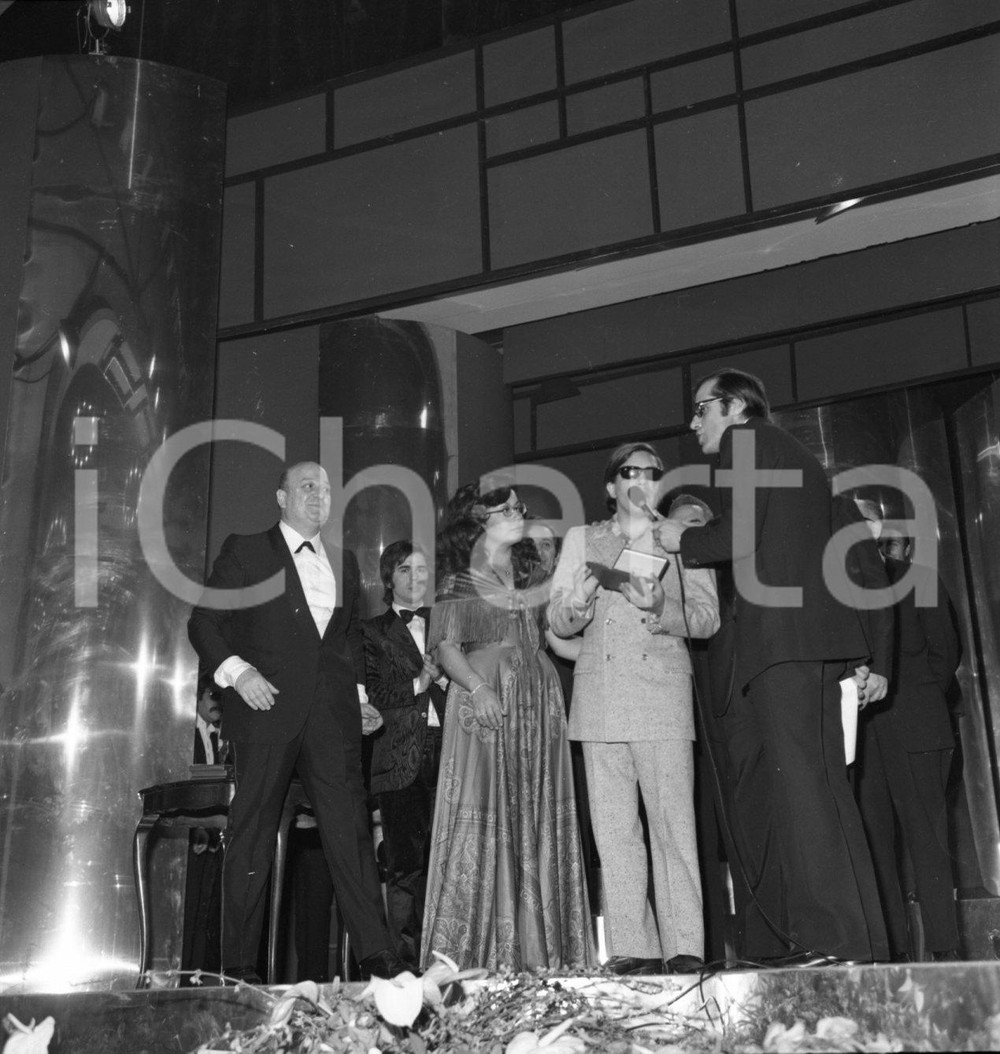 Fotografia d epoca originale 1971 SANREMO José FELICIANO Carlo GIUFFRÈ Gianni RAVERA NEGATIVO ORIGINALE 1