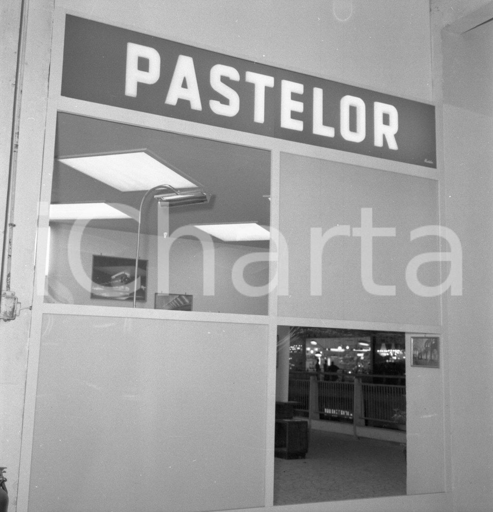 Fotografia d epoca originale 1957 MILANO Fiera Campionaria Stand lampade Pastelor NEGATIVO ORIGINALE 1