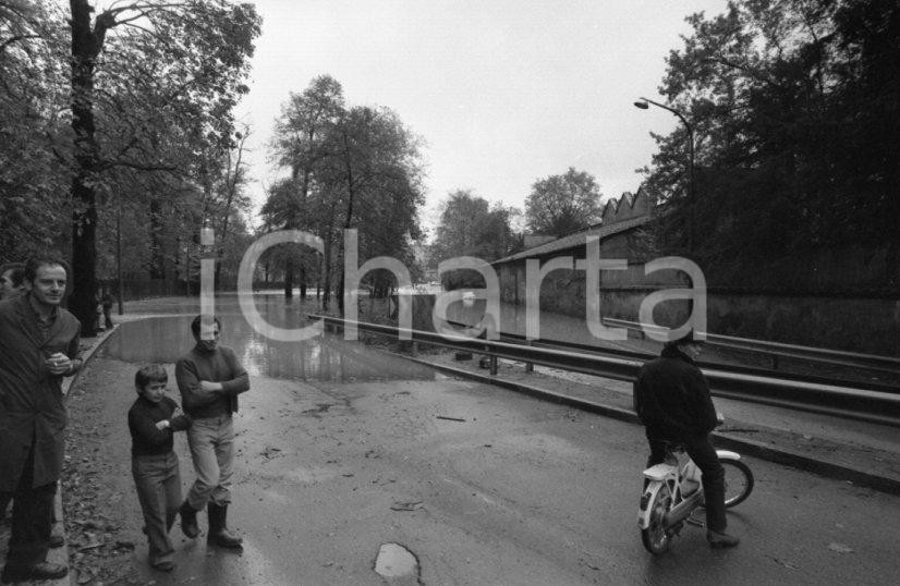 Fotografia d epoca originale 1976 MONZA Ottobre esondazione del fiume Lambro NEGATIVO ORIGINALE 1 1