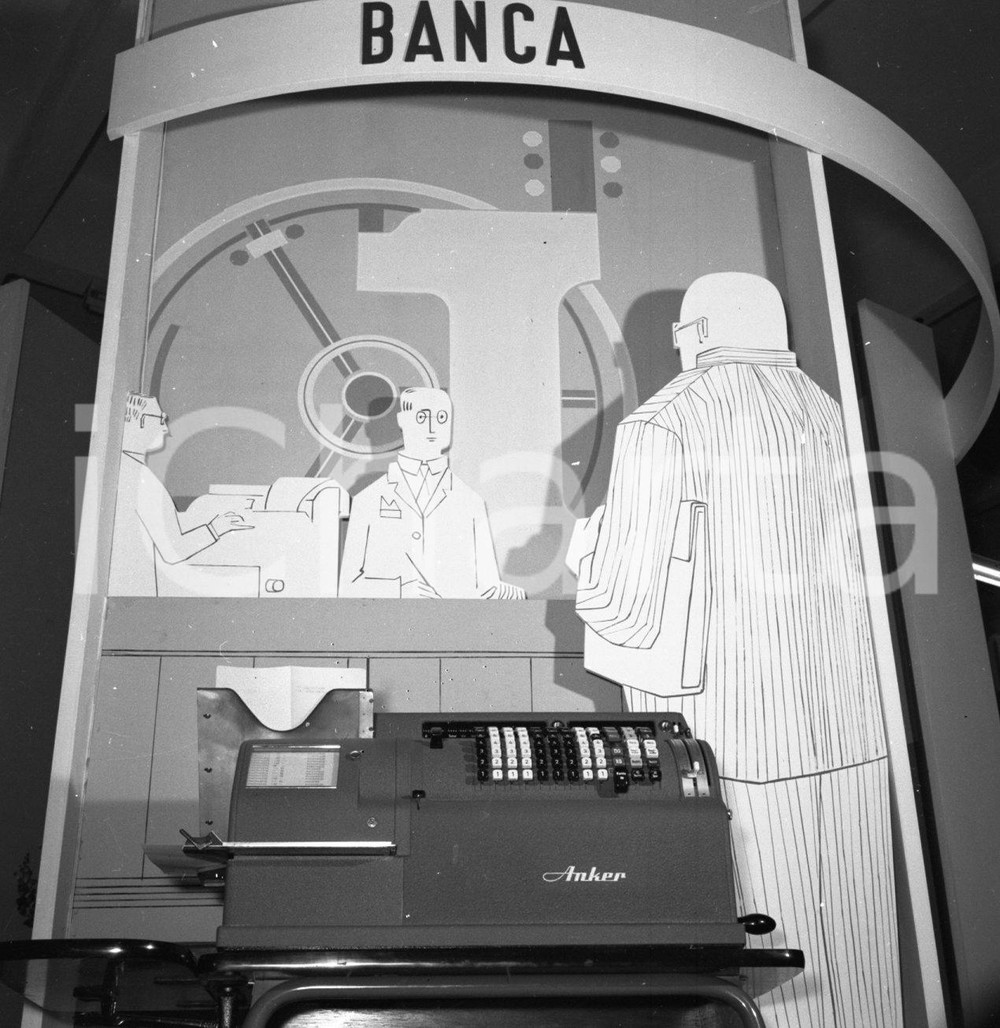Fotografia d epoca originale 1957 MILANO Fiera Campionaria ANKER Registratori cassa NEGATIVO ORIGINALE 20 1