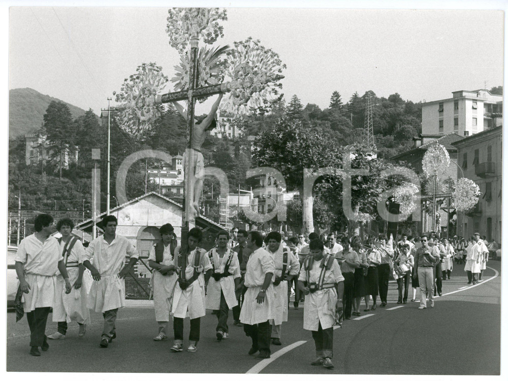 Fotografia d epoca originale 1985 ca RONCO SCRIVIA Via Crucis per le vie del paese  Foto 24x18 cm 1