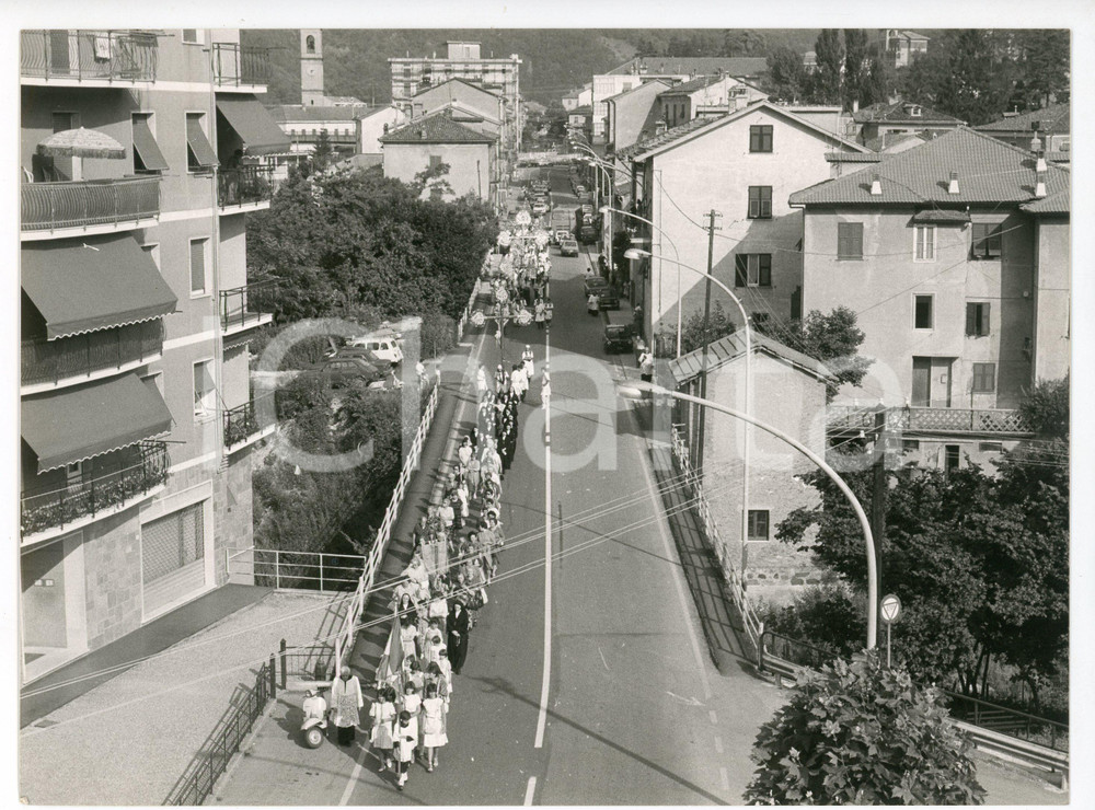 Fotografia d epoca originale 1985 ca RONCO SCRIVIA Via Crucis per le vie del paese  Foto 24x18 cm 1 1