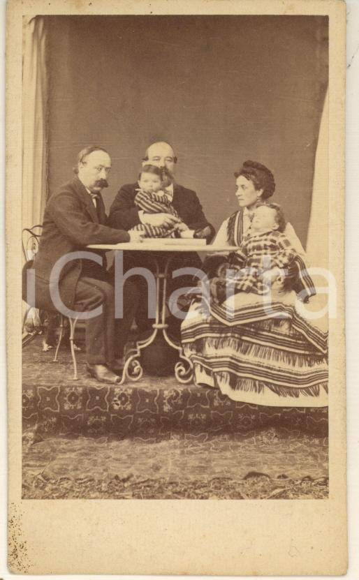 Fotografia d epoca originale 1875 ca ITALIA Famiglia con due bambini  Foto POST MORTEM ? CDV 1