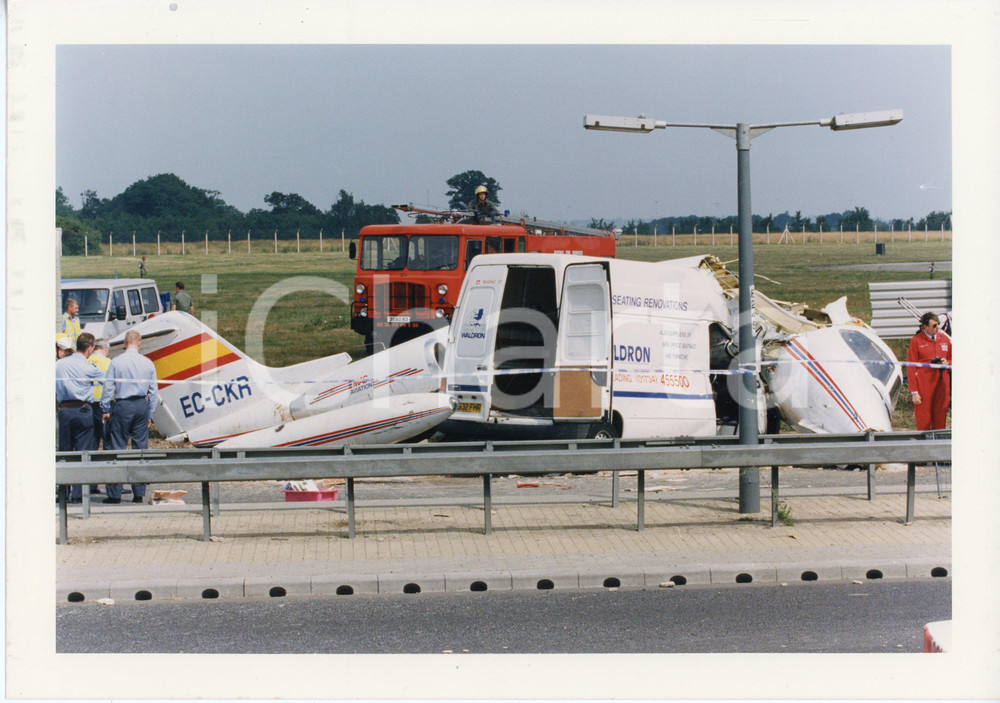 Fotografia d epoca originale 1996 LONDON Plane MAC Aviation ECCKR crashes on to A40 Road  Photo 29x21 cm 1 1