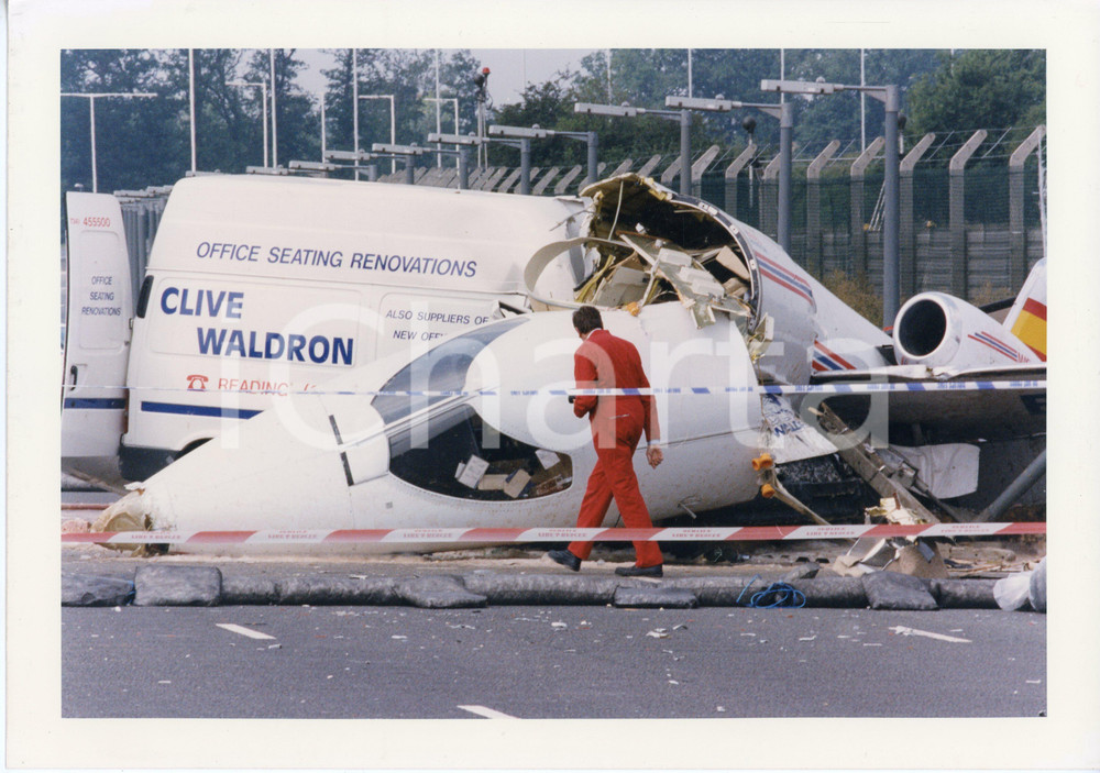 Fotografia d epoca originale 1996 LONDON Plane MAC Aviation ECCKR crashes on to A40 Road  Photo 29x21 cm 2 1