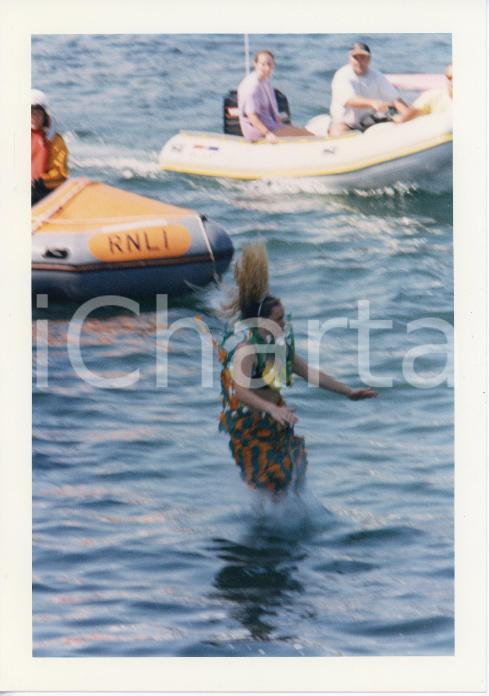 Fotografia d epoca originale 1996 EASTBOURNE PIER Birdman competition  Person diving in  Photo 1