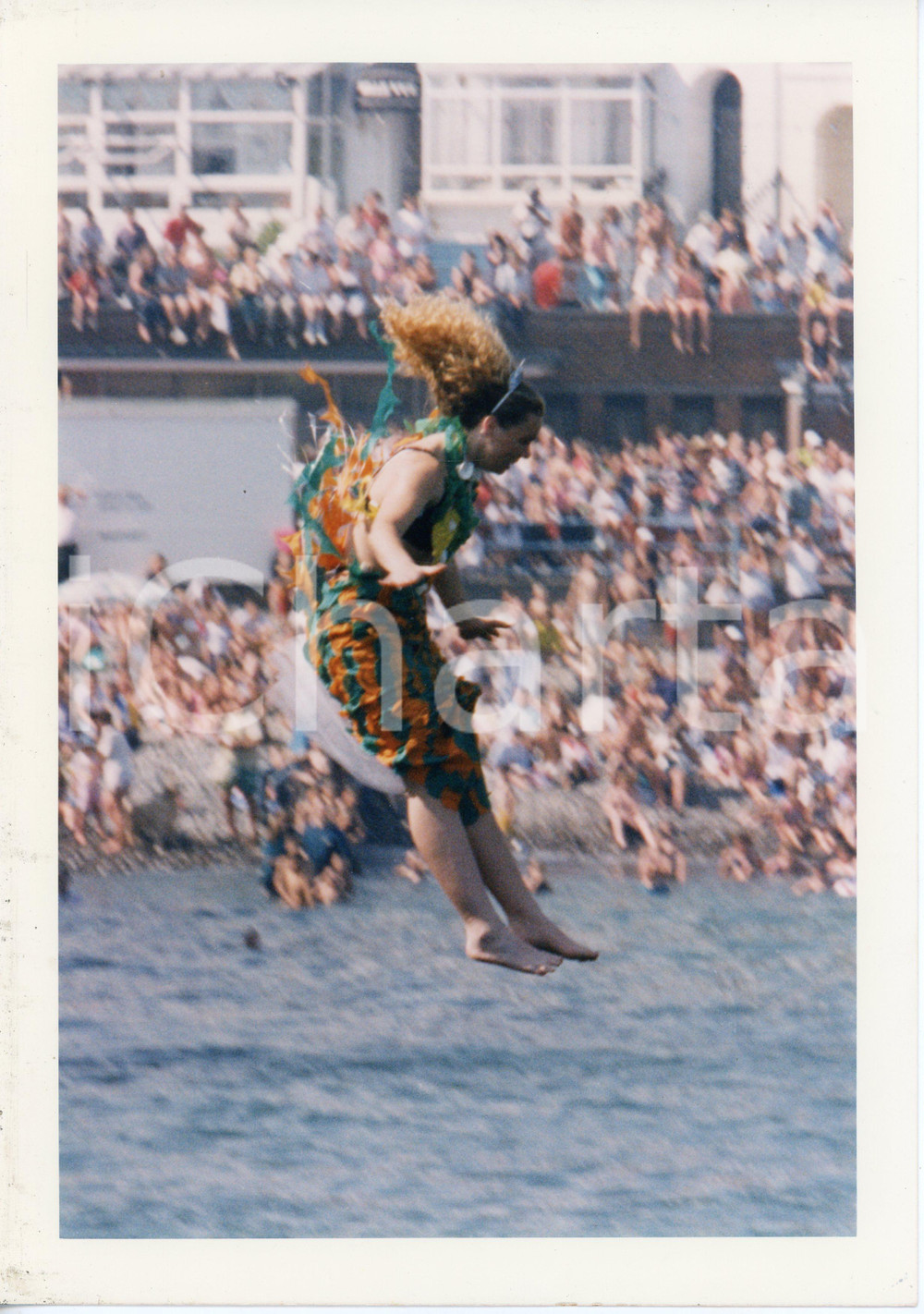 Fotografia d epoca originale 1996 EASTBOURNE PIER Birdman competition  Person diving in  Photo 1 1