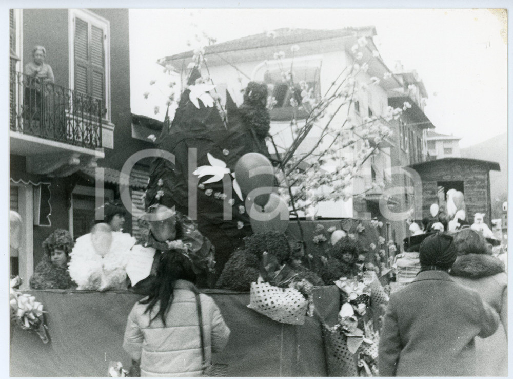 Fotografia d epoca originale 1984 CARNEVALE DI MONTOGGIO Carro allegorico della Primavera  Foto 24x18 cm 1