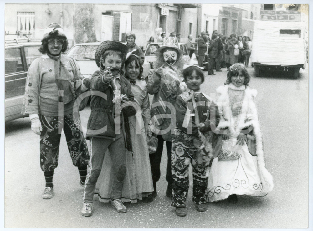 Fotografia d epoca originale 1984 CARNEVALE DI MONTOGGIO Bambini e bambine in maschera  Foto 24x18 cm 1