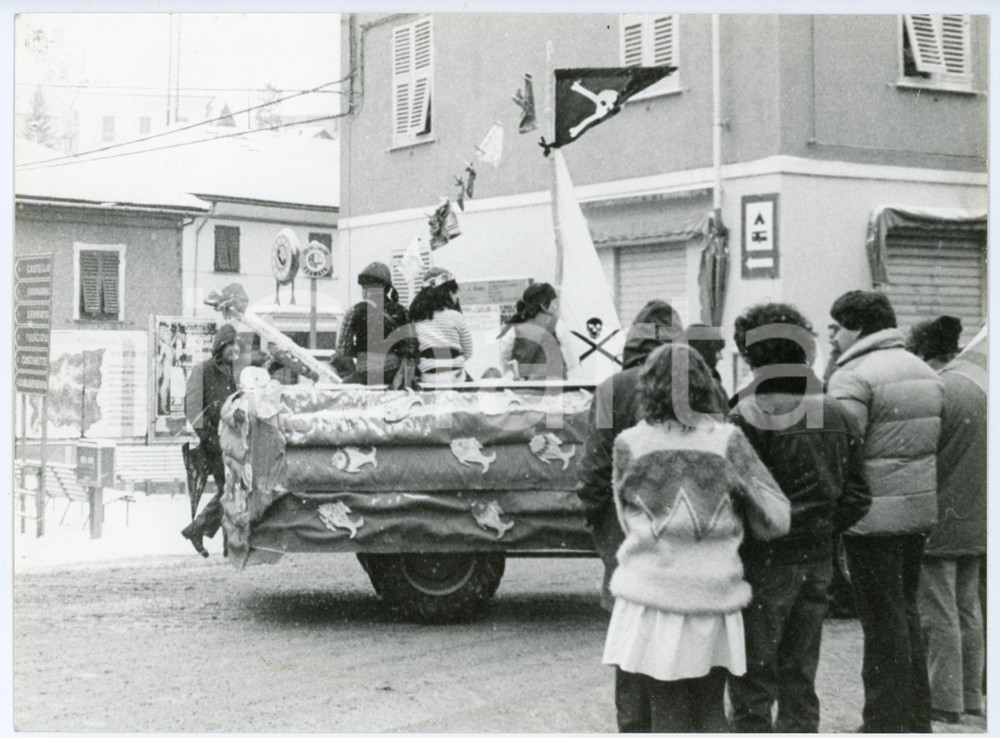 Fotografia d epoca originale 1985 CARNEVALE DI MONTOGGIO Carro allegorico nave dei pirati  Foto 24x18 cm 1