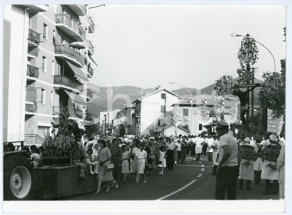 Fotografia d epoca originale 1985 ca RONCO SCRIVIA Via Crucis per le vie del paese  Foto 24x18 cm 2 1