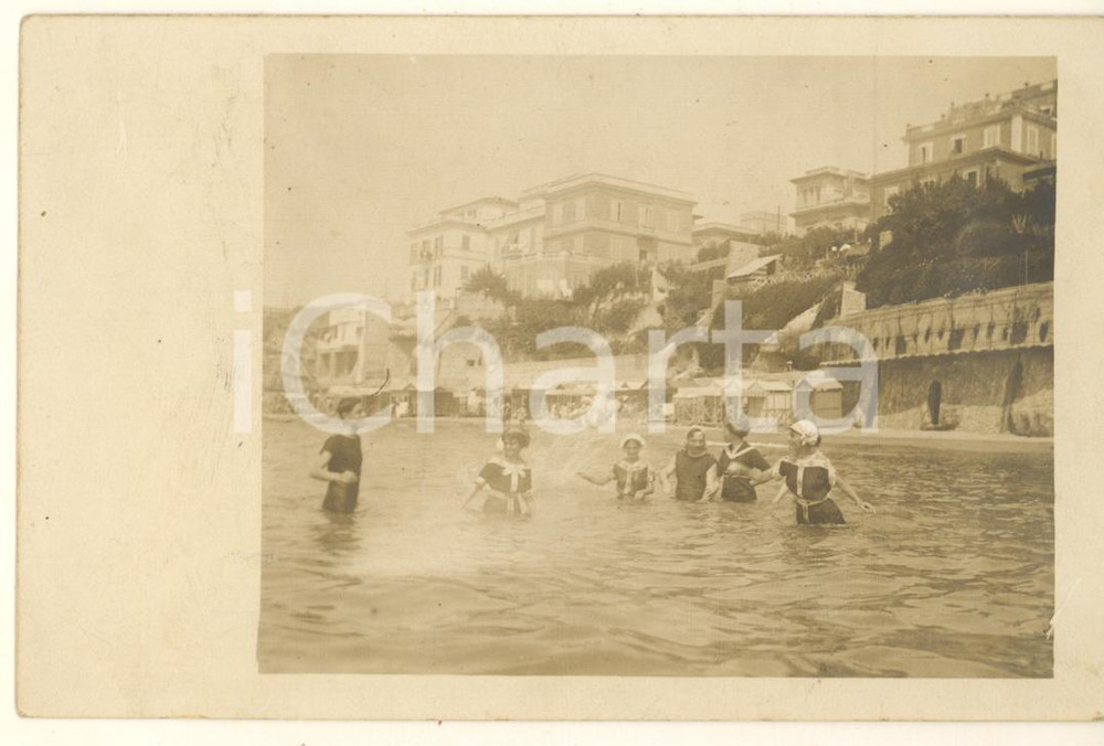 Fotografia d epoca originale 1912 NETTUNO RM Riviera di Ponente  Bagnanti al lido Foto COSTUME 14x9 1