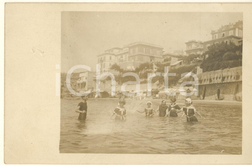 Fotografia d epoca originale 1912 NETTUNO RM Riviera di Ponente  Bagnanti al lido Foto COSTUME 14x9 1