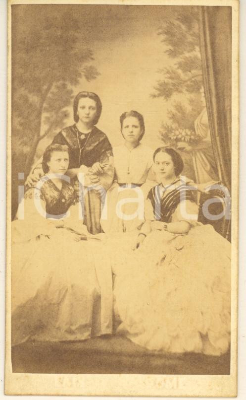 Fotografia d epoca originale 1870 ca ROMA Ritratto di quattro giovani sorelle  Fotografia LAIS CDV 1