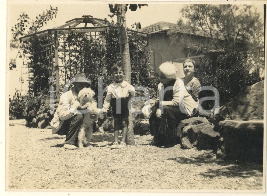 Fotografia d epoca originale 1910 ca FIUMICINO Famiglia borghese in villa  Foto COSTUME 12x9 cm 1