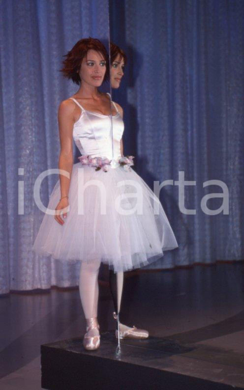 Fotografia d epoca originale 2001 Maria Antonietta TILLOCA GRANDE FRATELLO ballo specchio VINTAGE SLIDE 1 1