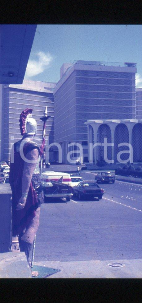 Fotografia d epoca originale 1975 ca LAS VEGAS Caesars Palace Hotel Casino  Ingresso 35 mm VINTAGE SLIDE 1