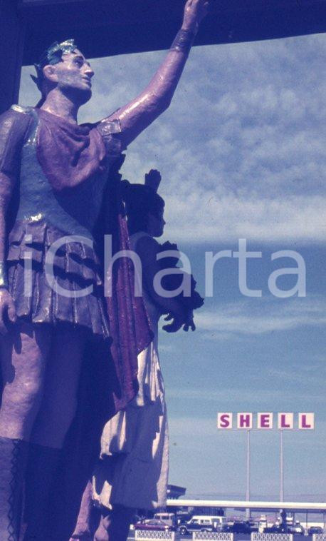 Fotografia d epoca originale 1975 ca LAS VEGAS Caesars Palace Hotel Casino  Statua Cesare 35mm VINTAGE SLIDE 1