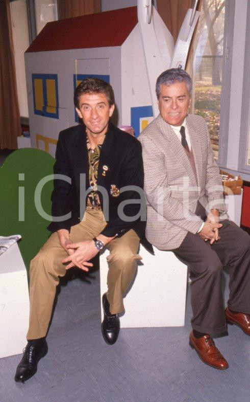 Fotografia d epoca originale 1989 STRISCIA LA NOTIZIA Raffaele PISU Ezio GREGGIO 35mm VINTAGE SLIDE 1 1