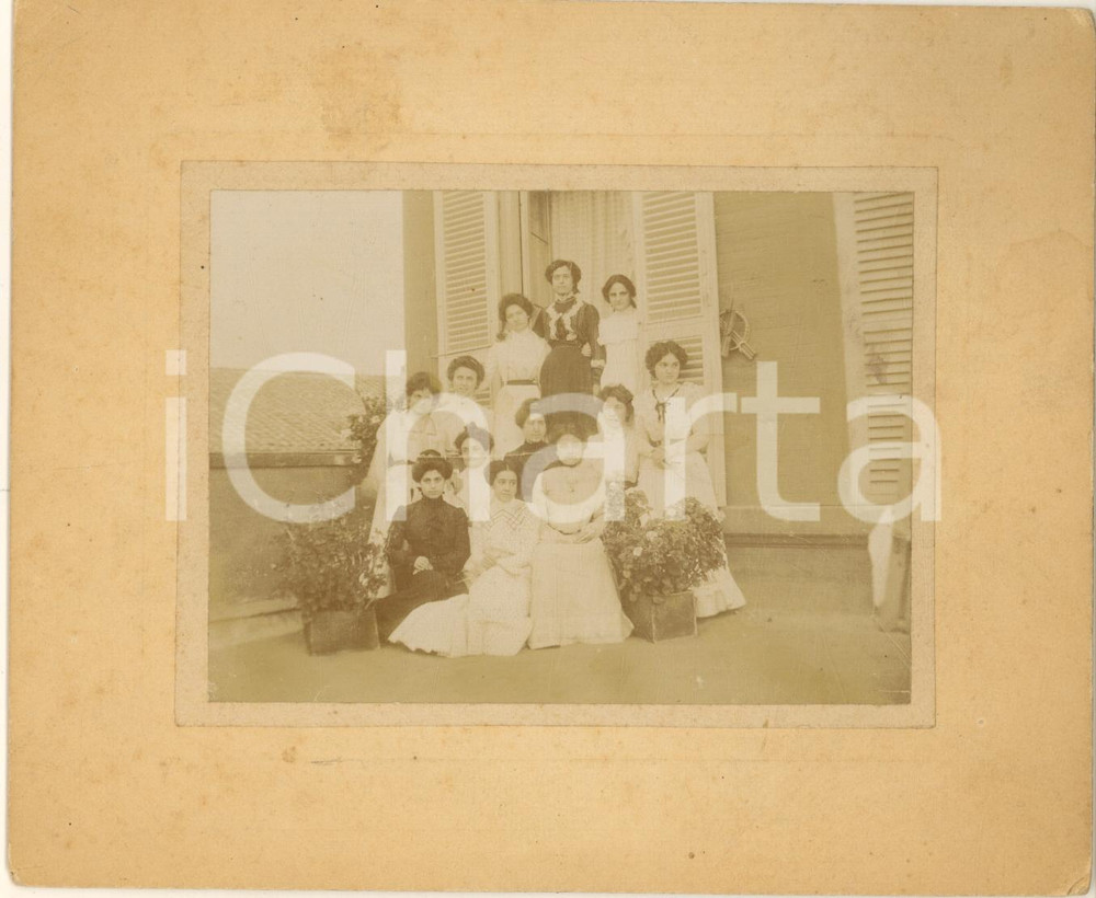 Fotografia d epoca originale 1910 ca FIUMICINO Gruppo di donne in terrazzo  Ritratto Foto COSTUME 17x14 cm 1