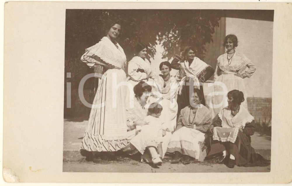 Fotografia d epoca originale 1910 ca AGRO ROMANO Gruppo di donne in abiti tradizionali Foto COSTUME 14x9 3 1