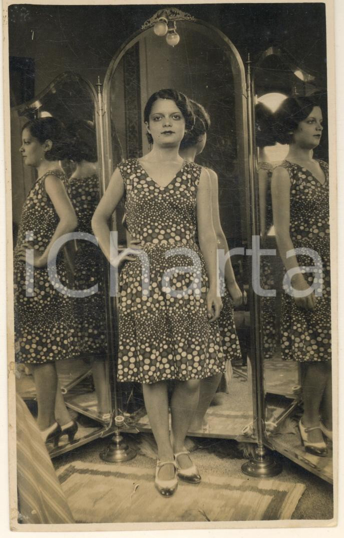 Fotografia d epoca originale 1930 ca MILANO Aspirante attrice  Ritratto allo specchio  Foto 9x14 cm 1