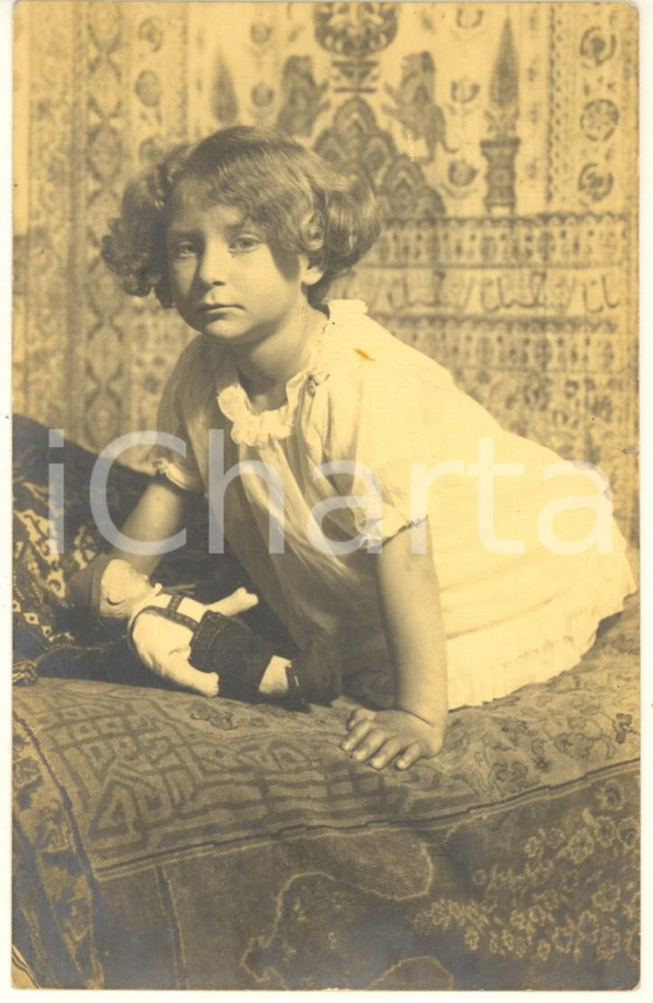Fotografia d epoca originale 1925 ROMA Ritratto di Elisa NOCCIOLI bambina con bambola Foto 9x14 cm 1
