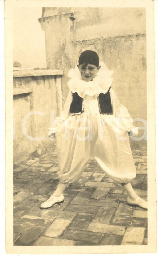 Fotografia d epoca originale 1927 CARNEVALE ITALIA Bambino in costume da Pierrot   Ritratto Foto 6x10 cm 1