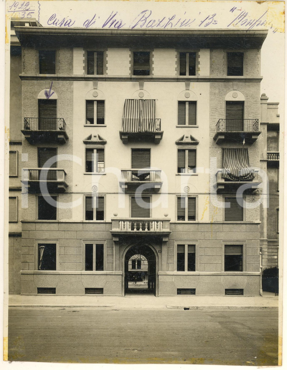 Fotografia d epoca originale 1930 ca ARCHITETTURA MILANO via Bazzini 13  Facciata di edificio Foto 17x22 cm 1