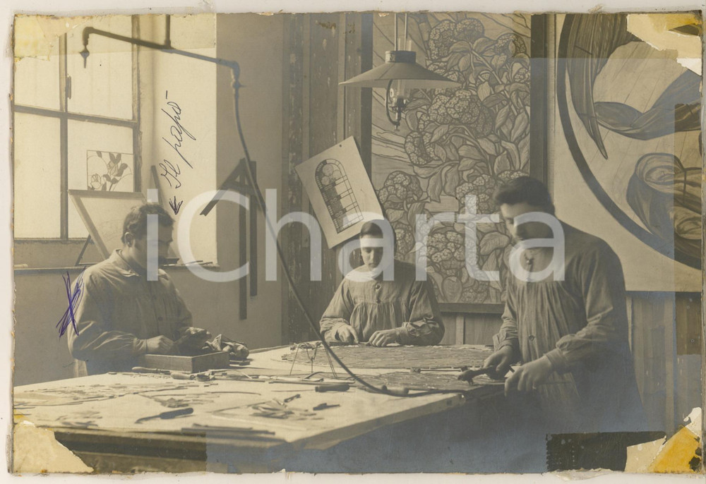 Fotografia d epoca originale 1930 ca MILANO Vetreria MONFRINI  Titolare e operai al lavoro Foto DANNEGGIATA 1