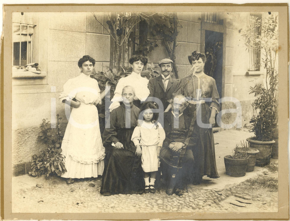 Fotografia d epoca originale 1915 ca LUINO VA Villa CAPRERA  Ritratto famiglia FRIGERIO Foto 13x20 cm 1