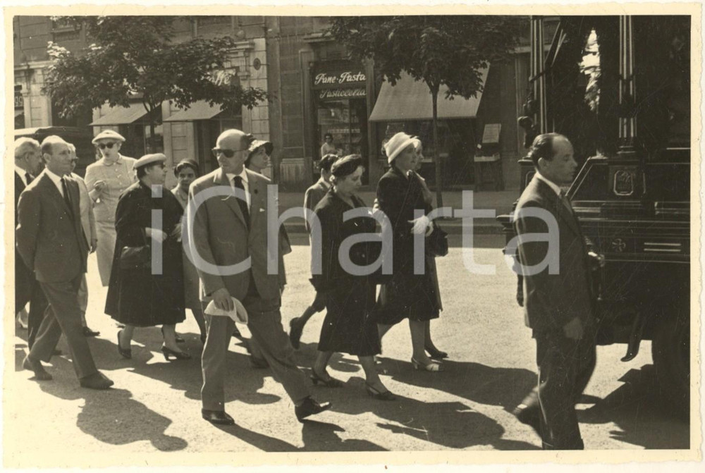 Fotografia d epoca originale 1960 ca MILANO Via Piacenza 2022  Corteo funebre Foto 17x12 cm 1