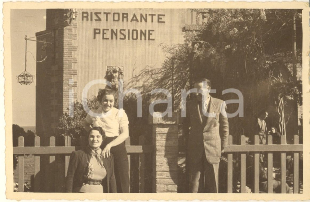 Fotografia d epoca originale 1950 ca VISERBA ? Famiglia in villeggiatura  Fotografia 14x9 cm 1
