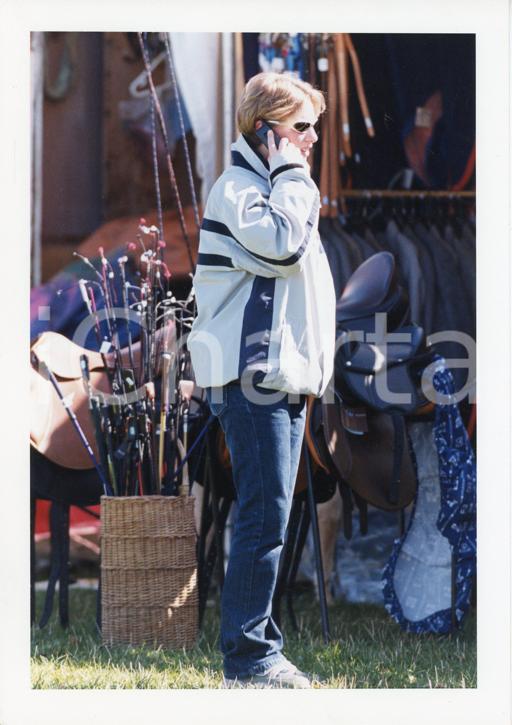 Fotografia d epoca originale 1999 GATCOMBE PARK HORSE TRIALS Zara PHILLIPS at the phone  Photo 1