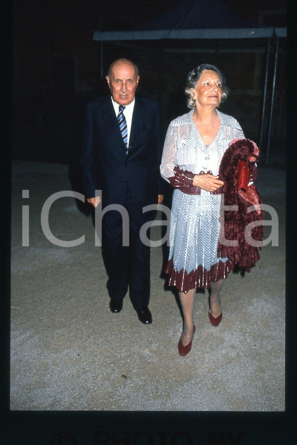 Fotografia d epoca originale 35mm vintage slide 1987 ca ITALY literary critic Natalino Sapegno and wife 4 1