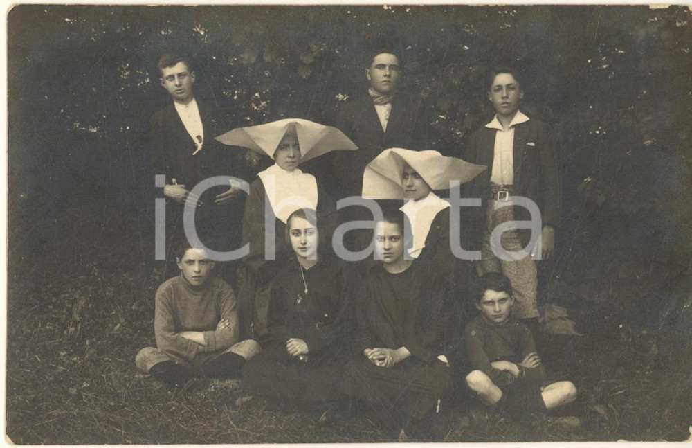 Fotografia d epoca originale 1930 ca ASTI Ritratto di gruppo con suore di S. Vincenzo Foto cartolina BENASSI 1
