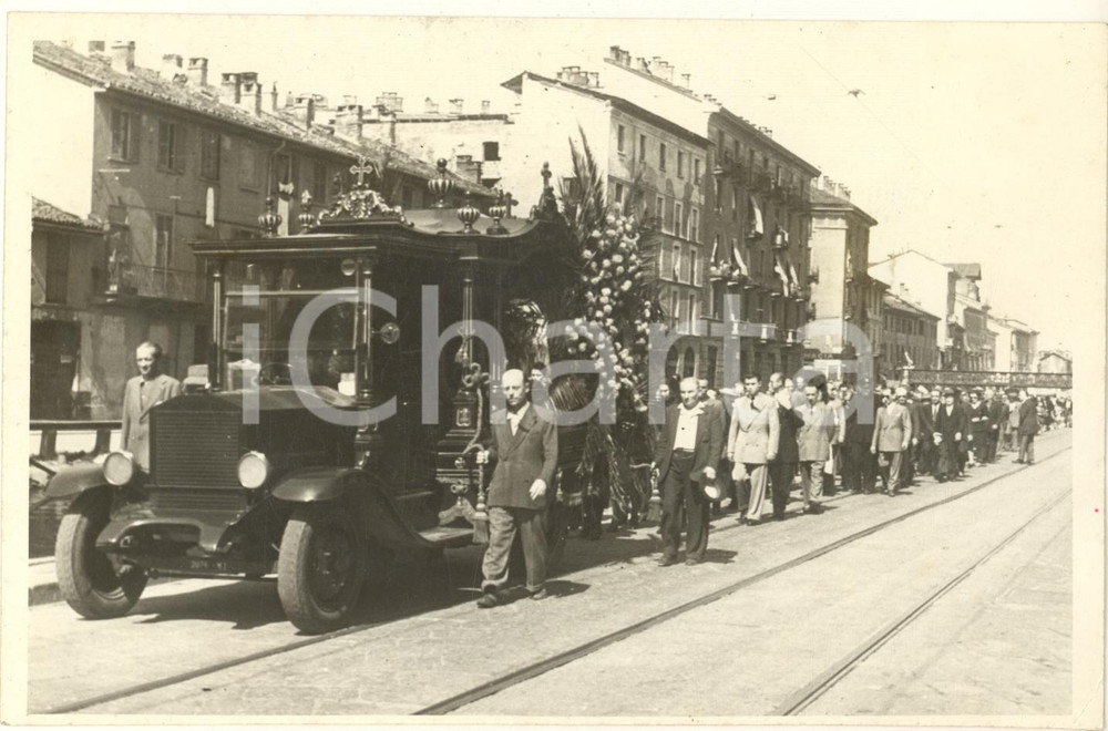 Fotografia d epoca originale 1940 ca MILANO NAVIGLI Ripa di Porta Ticinese  Corteo funebre Foto 18x13 cm 1