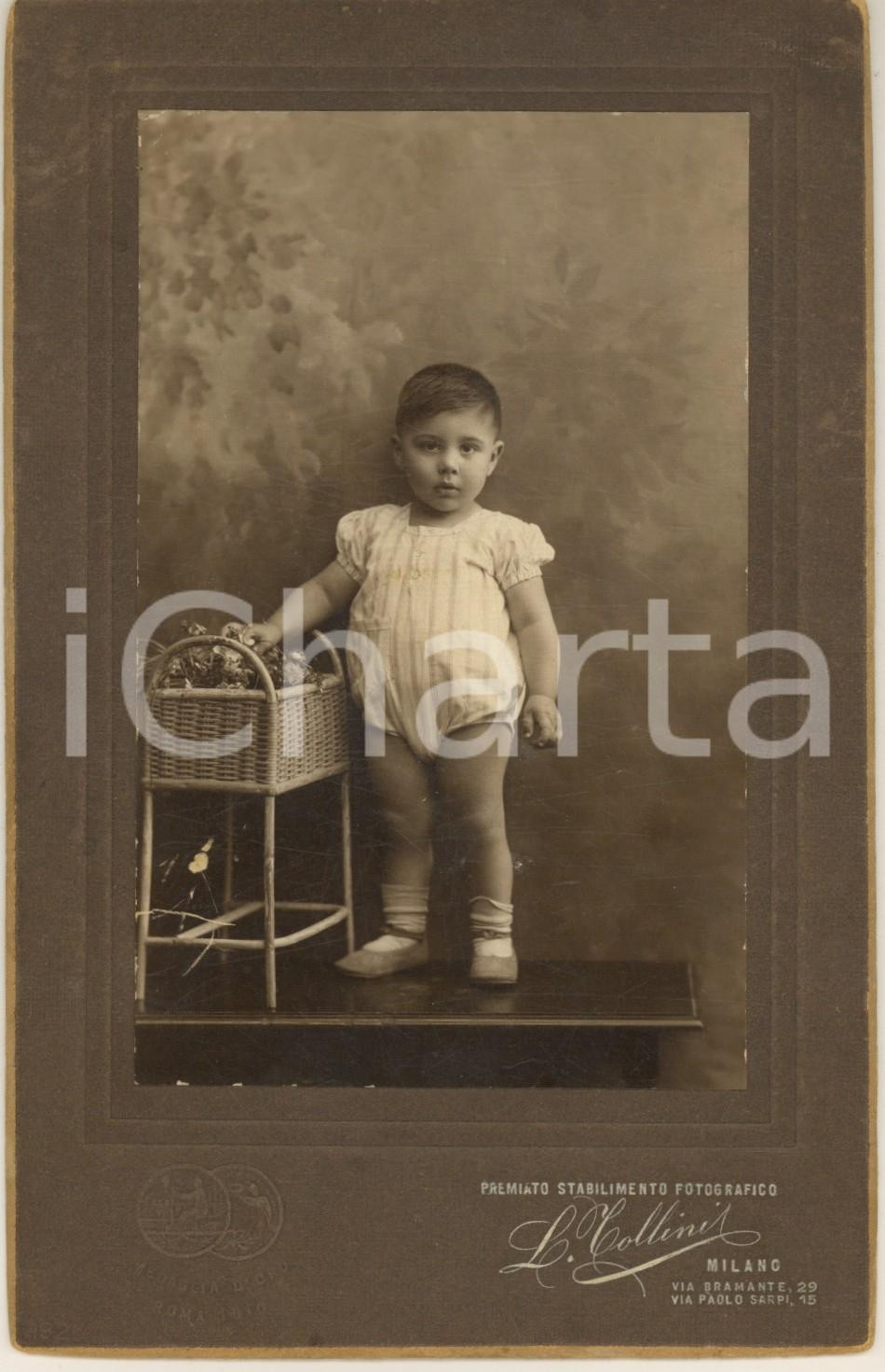 Fotografia d epoca originale 1915 ca MILANO Bambino cesto di fiori  Ritratto Foto Luciano TOLLINI 12x19 cm 1